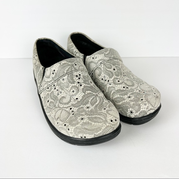 Klogs Lace Clog Gray Floral Comfort Workwear Feminine Style Leather Size 10.5 - Picture 2 of 6